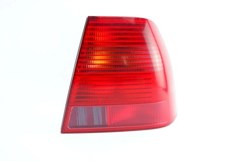 LAMPA PRAWY TYŁ VOLKSWAGEN BORA (1998-2005) 1.6