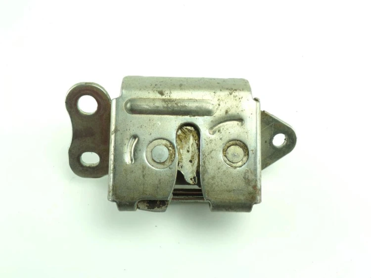 ZAMEK KLAPY BAGAŻNIKA TOYOTA YARIS I (1999-2005) 1.0 16V
