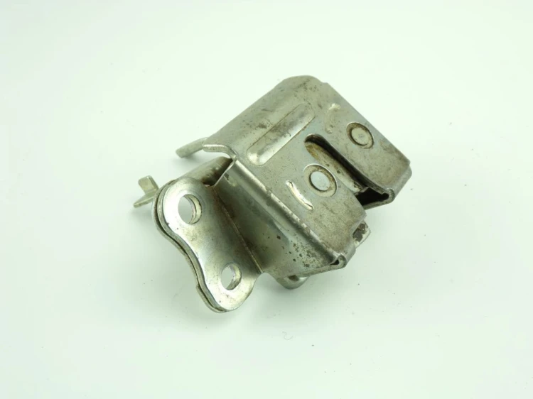ZAMEK KLAPY BAGAŻNIKA TOYOTA YARIS I (1999-2005) 1.0 16V