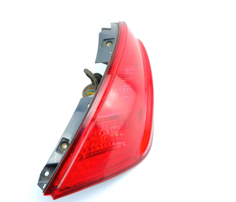 LAMPA PRAWY TYŁ NISSAN MURANO Z50 (2003-2008)