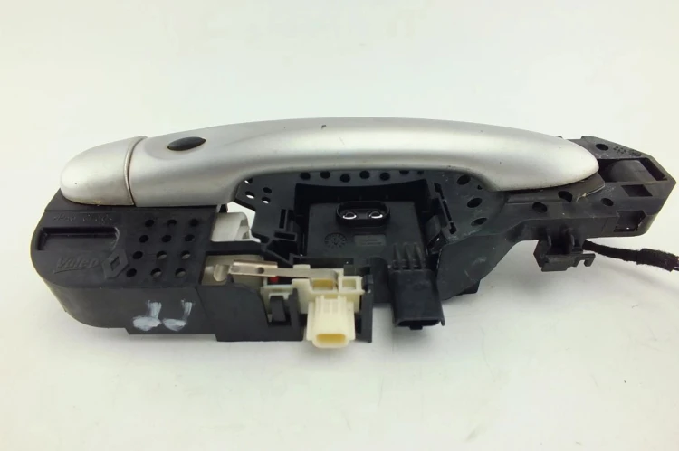 KLAMKA ZEWNĘTRZNA PRAWY PRZÓD RENAULT MEGANE III (2008-2013) 1.9 DCI