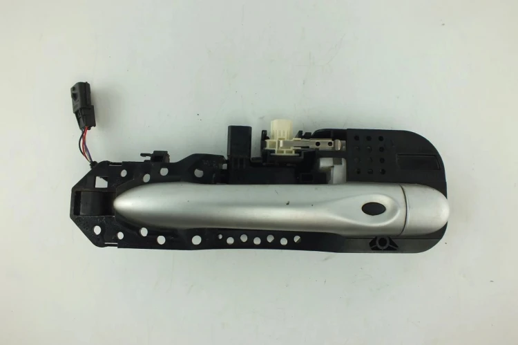 KLAMKA ZEWNĘTRZNA PRAWY PRZÓD RENAULT MEGANE III (2008-2013) 1.9 DCI