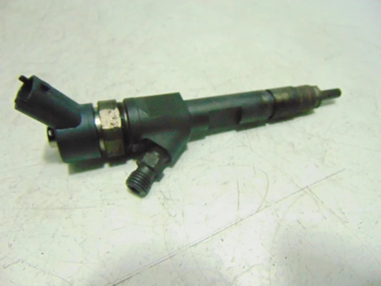 WTRYSKIWACZ RENAULT MEGANE III (2008-2013) 1.9 DCI 0445110328 BOSCH