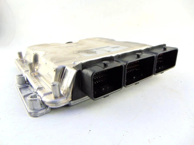 KOMPUTER STEROWNIK SILNIKA MITSUBISHI CARISMA 1.9 DI-D MR577221