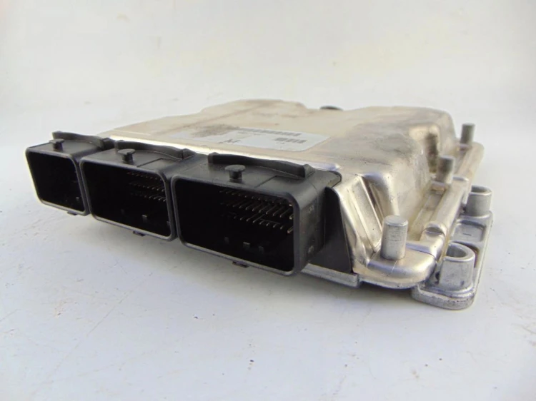 KOMPUTER STEROWNIK SILNIKA MITSUBISHI CARISMA 1.9 DI-D MR577221