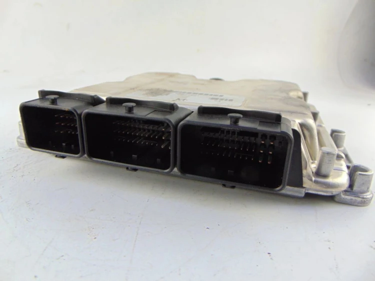 KOMPUTER STEROWNIK SILNIKA MITSUBISHI CARISMA 1.9 DI-D MR577221