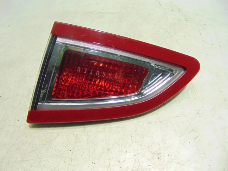 LAMPA PRAWY TYŁ W KLAPE RENAULT SCENIC III (2009-2013) 1.6 16V