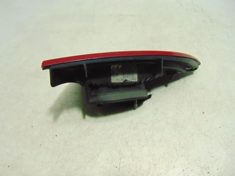 LAMPA PRAWY TYŁ W KLAPE RENAULT SCENIC III (2009-2013) 1.6 16V