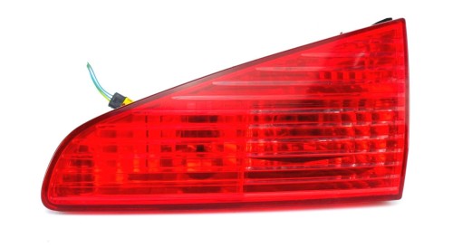 LAMPA PRAWY TYŁ W KLAPE PEUGEOT 607 (1999-2004)