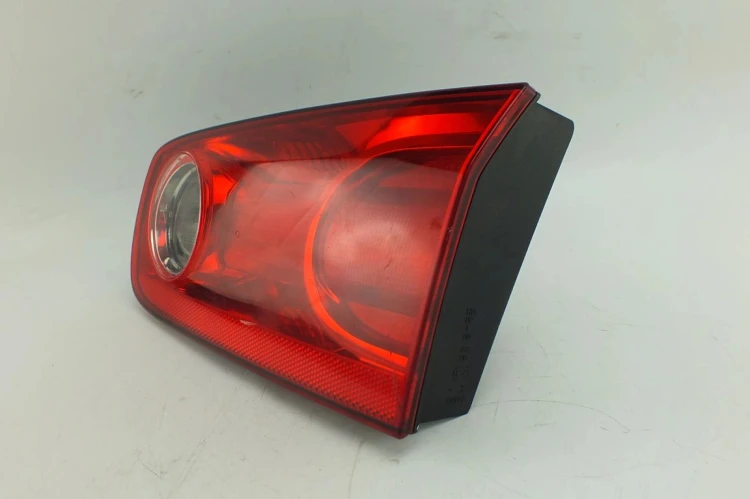 LAMPA PRAWY TYŁ W KLAPE RENAULT LAGUNA II LIFT (2005-2007)