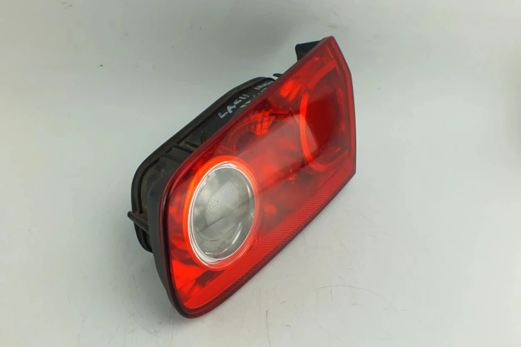 LAMPA PRAWY TYŁ W KLAPE RENAULT LAGUNA II LIFT (2005-2007)