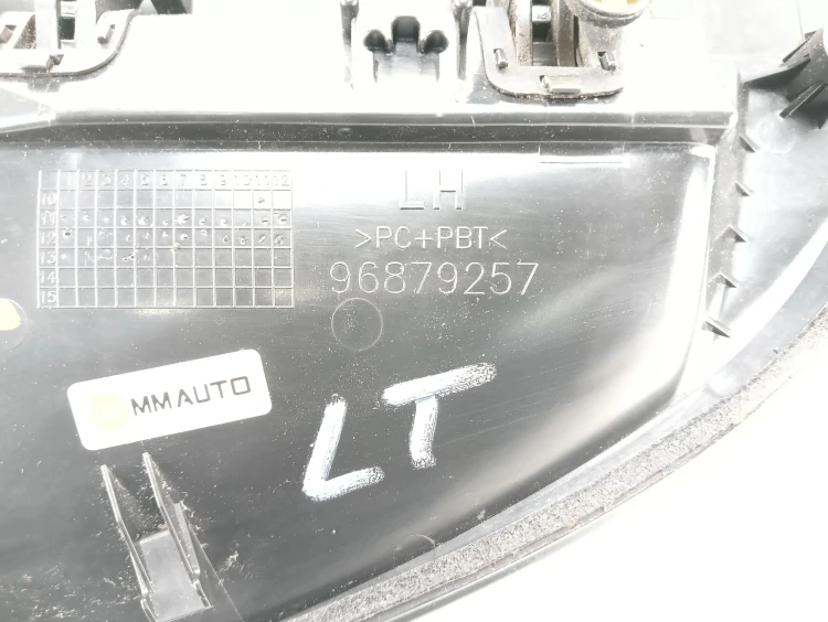 KLAMKA ZEWNĘTRZNA LEWY TYŁ CHEVROLET AVEO III T300 (2011-2014) 1.2 16V 69KM