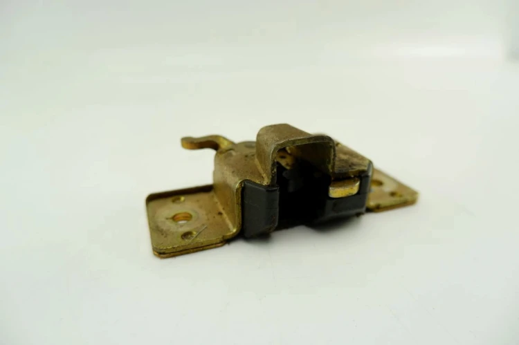 ZAMEK KLAPY BAGAŻNIKA OPEL TIGRA 1.6 16V 90387848