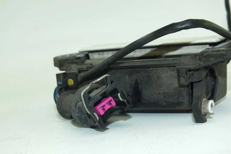 KLAMKA ZEWNĘTRZNA PRAWY PRZÓD AUDI A6 C4 4A0837206