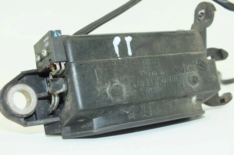 KLAMKA ZEWNĘTRZNA PRAWY PRZÓD AUDI A6 C4 4A0837206