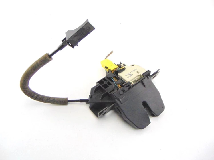 ZAMEK KLAPY BAGAŻNIKA OPEL VECTRA C(2002-2008) 2.0 DTI 09180104