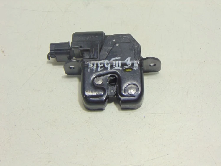 ZAMEK KLAPY BAGAŻNIKA RENAULT MEGANE III (2008-2013) 1.6 16V 846307169R