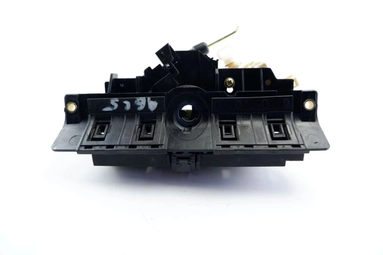 ZAMEK KLAPY BAGAŻNIKA AUDI A6 C5 2.4 V6 8D9827565C