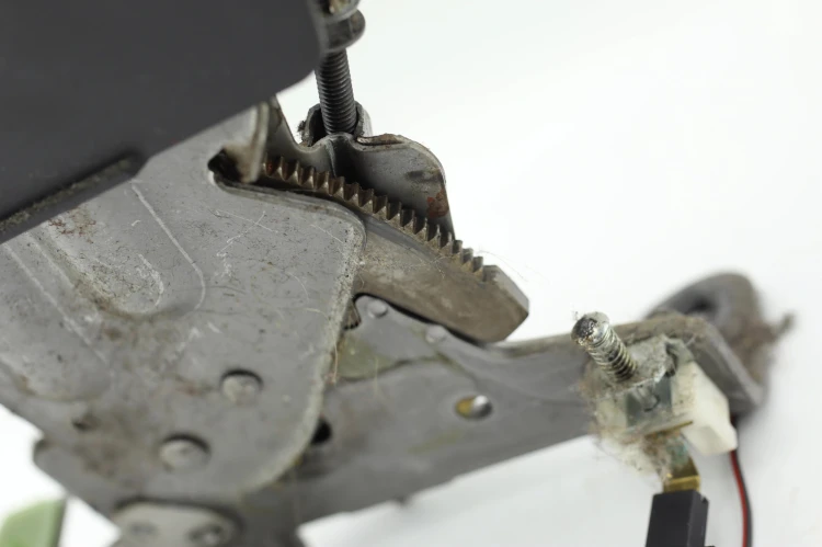 DŹWIGNIA HAMULCA RĘCZNEGO FORD FIESTA MK6 LIFT (2005-2008) 1.3 60KM