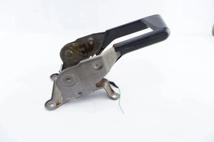 DŹWIGNIA HAMULCA RĘCZNEGO RENAULT MEGANE II (2002-2005) 8200273002