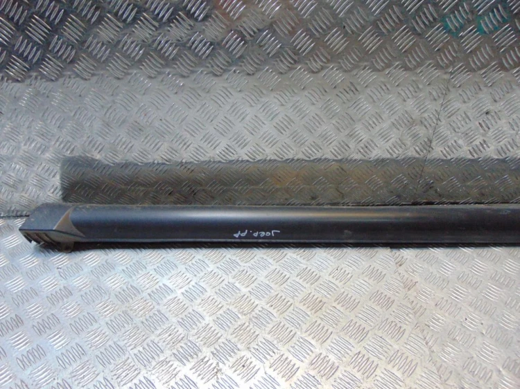 LISTWA PROGOWA PRAWA JEEP CHEROKEE KJ LIFT (2005-2006) 2.8 CRD