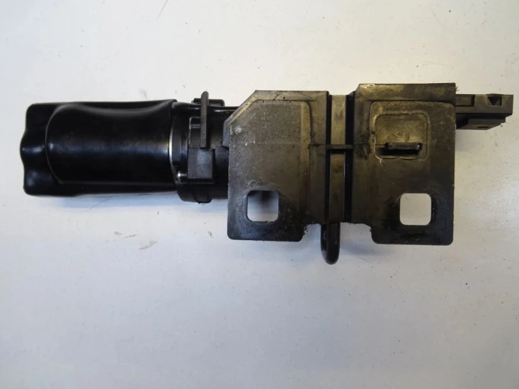 ZAMEK KLAPY BAGAŻNIKA RENAULT VEL SATIS (2002-2009) 82800515