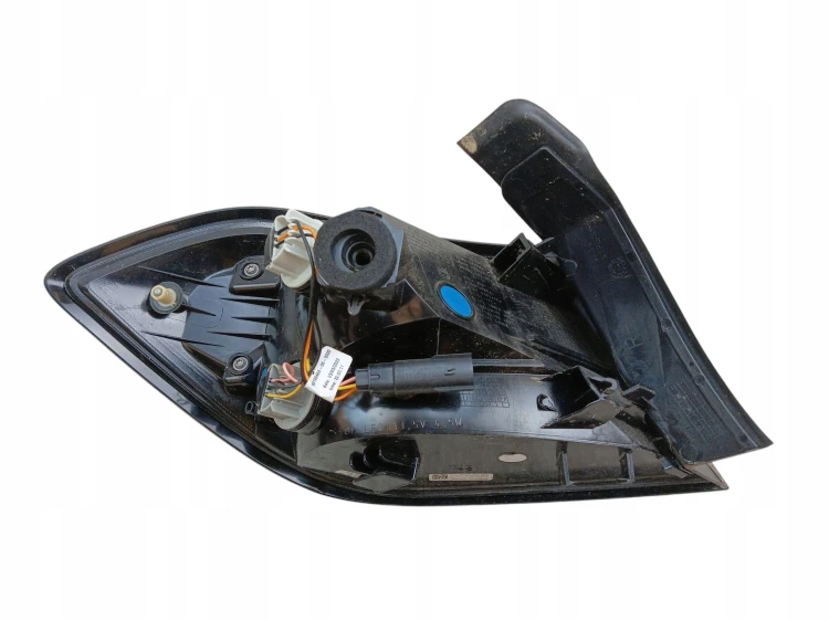 LAMPA PRAWY TYŁ FORD FIESTA MK8 LIFT (2021-2023) 1.0 EcoBoost 125KM N1BB-13