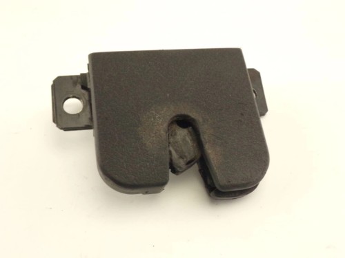 ZAMEK KLAPY BAGAŻNIKA VOLKSWAGEN PASSAT B5 1.9TDI 3B9827505