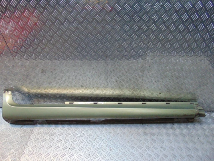 LISTWA PROGOWA PRAWA VOLVO C30 (2006-2010) 1.8