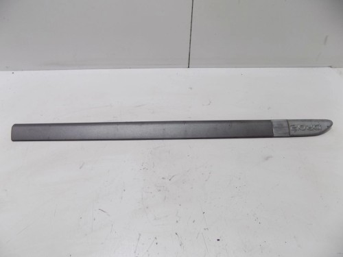 LISTWA DRZWI PRAWY PRZÓD RENAULT LAGUNA II LIFT (2005-2007)