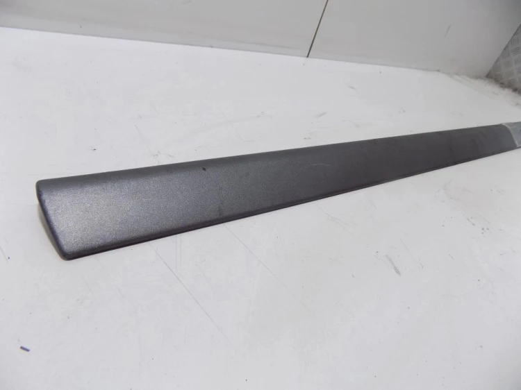 LISTWA DRZWI PRAWY PRZÓD RENAULT LAGUNA II LIFT (2005-2007)
