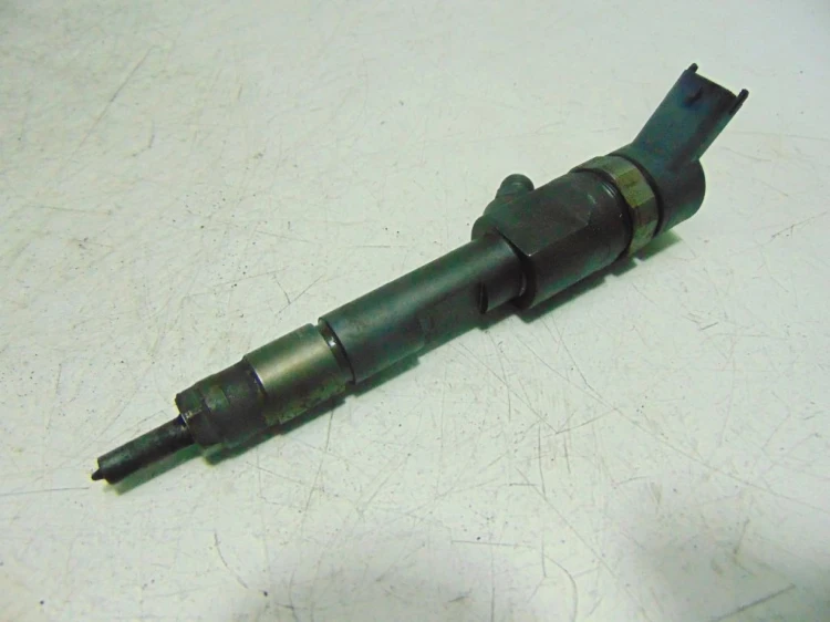 WTRYSKIWACZ RENAULT MEGANE III (2008-2013) 1.9 DCI 0445110328 BOSCH