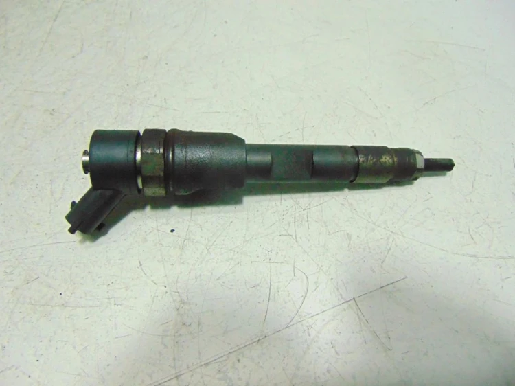 WTRYSKIWACZ RENAULT MEGANE III (2008-2013) 1.9 DCI 0445110328 BOSCH