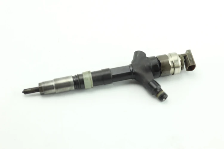 WTRYSKIWACZ TOYOTA AVENSIS T25 23670-0G010