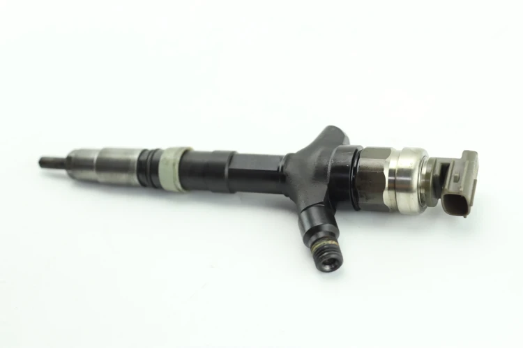 WTRYSKIWACZ TOYOTA AVENSIS T25 23670-0G010