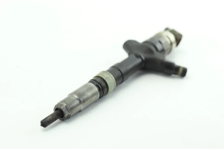 WTRYSKIWACZ TOYOTA AVENSIS T25 23670-0G010