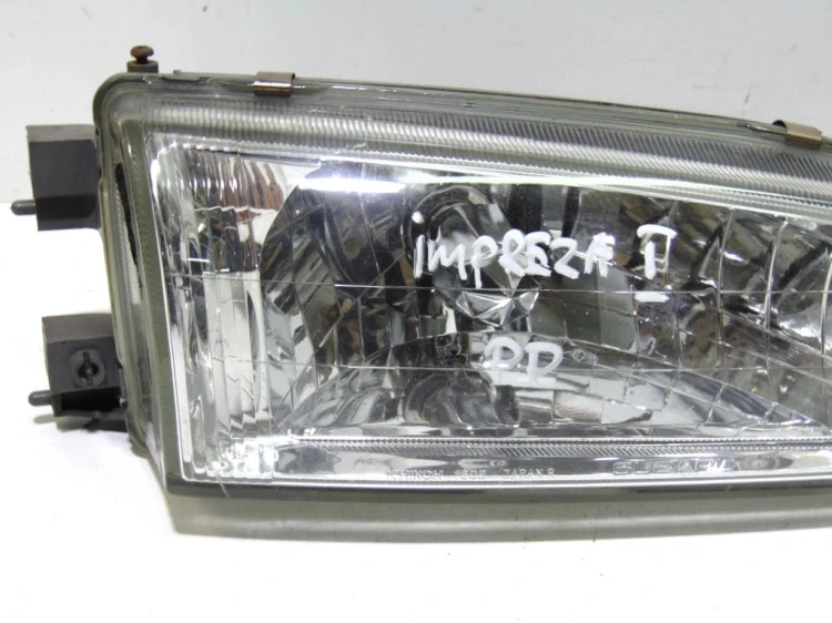 LAMPA PRAWY PRZÓD SUBARU IMPREZA I