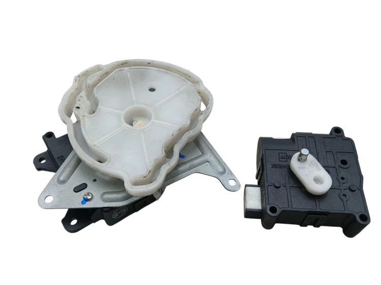 SILNICZEK NAGRZEWNICY TOYOTA COROLLA VERSO II LIFT (2007-2009) 2.2 D4D 136K