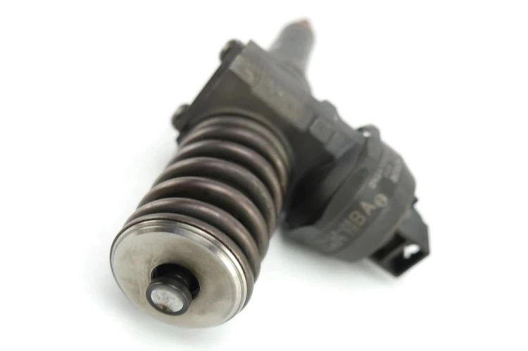 POMPOWTRYSKIWACZ VOLKSWAGEN GOLF V 1.9 TDI 038130073AG