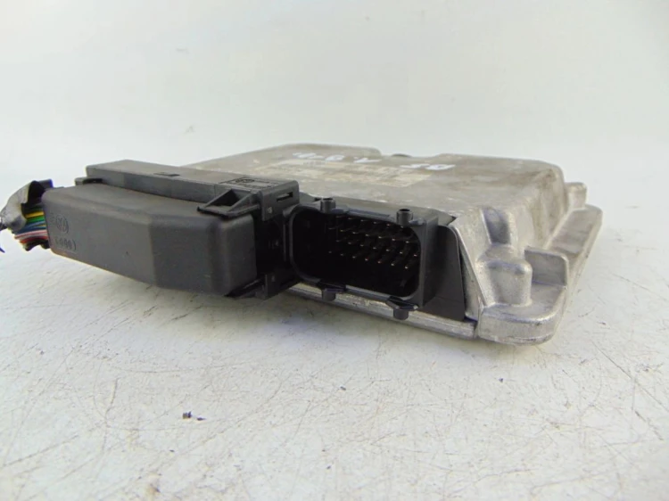 KOMPUTER STEROWNIK SILNIKA VOLKSWAGEN PASSAT B5 1.9TDI 038906018FE