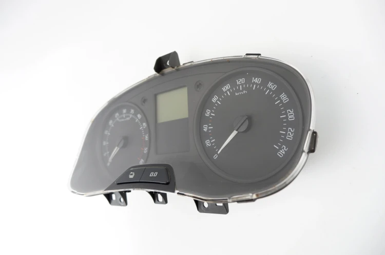 LICZNIK SKODA FABIA II LIFT (2010-2014) 1.6 TDI 90KM 5J0920800D