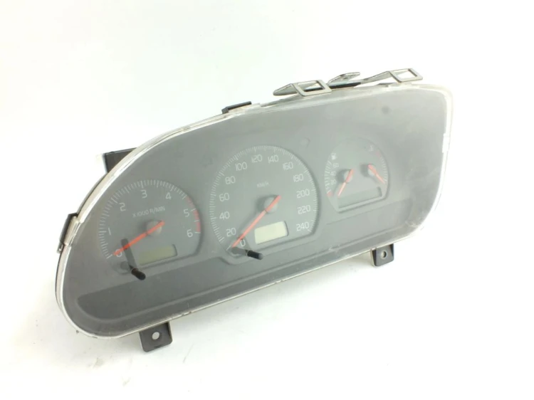 LICZNIK VOLVO V40 I (1995-2004) 1.9D 30857569