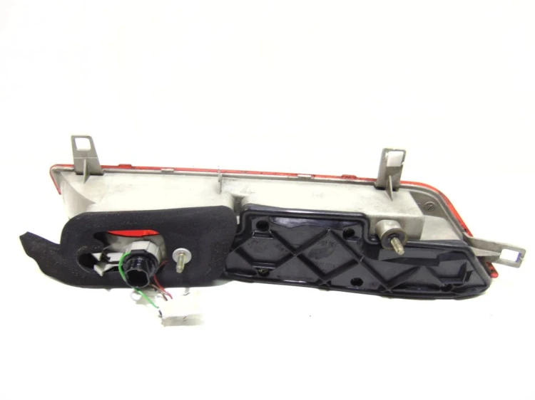 LAMPA PRAWY TYŁ W KLAPE BMW E65 (2001-2005)