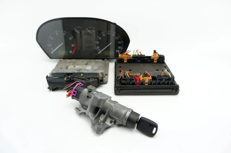 ZESTAW STARTOWY SKODA FABIA I 6Y 1.4 mpi 047906033L