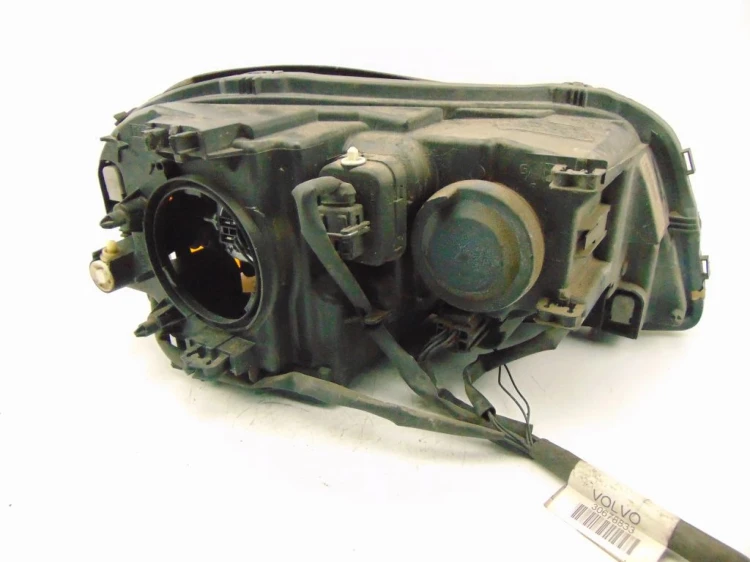 LAMPA LEWY PRZÓD VOLVO XC90 (2002-2006) 2.4 D5 163KM