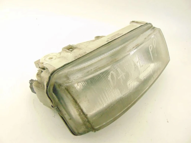 LAMPA PRAWY PRZÓD VOLKSWAGEN PASSAT B4