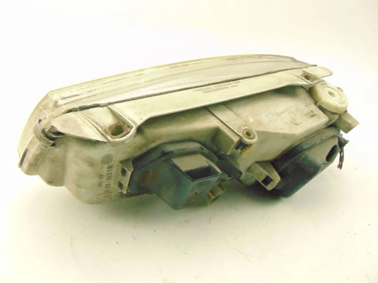LAMPA PRAWY PRZÓD VOLKSWAGEN PASSAT B4
