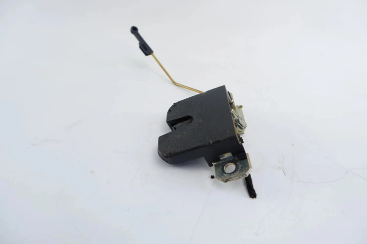 ZAMEK KLAPY BAGAŻNIKA SEAT IBIZA III (2002-2008) 1.4 16V 6L6827505A