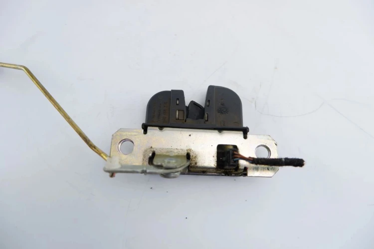 ZAMEK KLAPY BAGAŻNIKA SEAT IBIZA III (2002-2008) 1.4 16V 6L6827505A