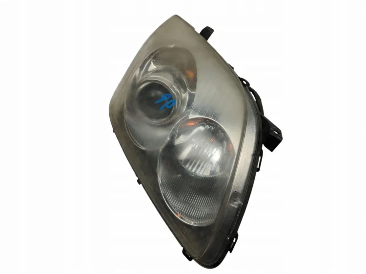 LAMPA PRAWY PRZÓD TOYOTA AVENSIS T25 (2003-2006) 1.8 VVT-I 129KM